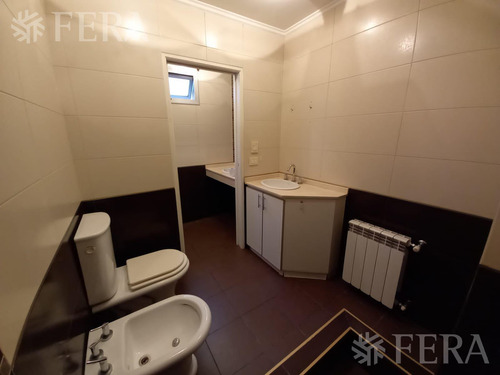 Venta De Casa De 4 Ambientes Con Cochera En Wilde
