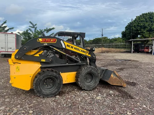 Minicargador New Holland L323 Año 2021