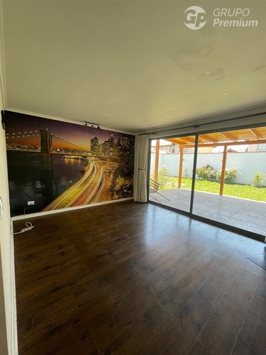 Excelente Casa Aislada En Arriendo De 5d,4b En Padre Hurtado