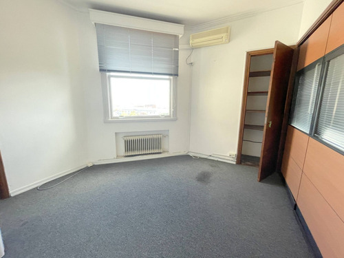 Imagen 6 de 8 de Venta De Oficina En Ciudad Vieja.