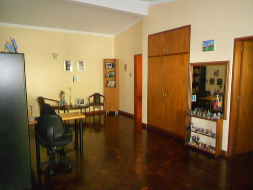 Imagen 13 de 30 de Venta Casa 2 Niveles, Hermosa, Cómoda, Impecable. Calle C Tepuy Caurimare.