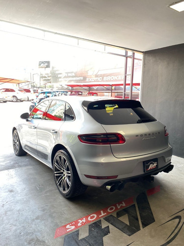 Imagen 6 de 15 de Porsche Macan Turbo 2015