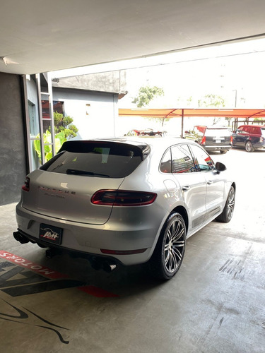 Imagen 4 de 15 de Porsche Macan Turbo 2015