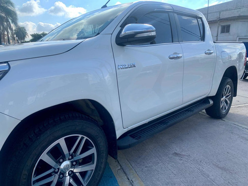 Imagen 1 de 9 de Toyota Hilux 2.8 Cd Srx 177cv 4x4 At 2016 Unico Dueño