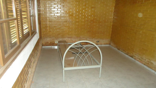 Casa Em Condomínio Com Piscina