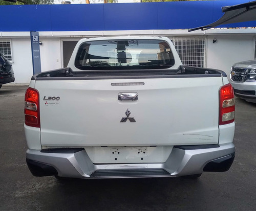 Mitsubishi L200 2.4 Cabina Doble 4x2 Mt