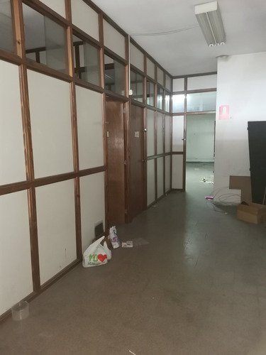 Gran Local En 8 De Octubre Y Pernas