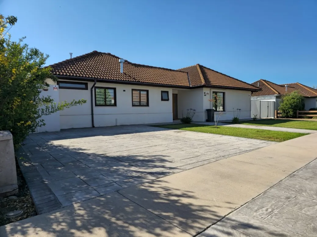 Imagen 2 de 14 de Gran Propiedad En Venta Con Amplio Terreno Y Áreas Verdes