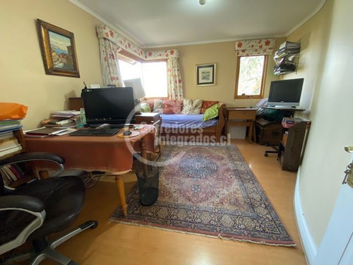 Casa En Venta De 6 Dorm. En Lo Barnechea