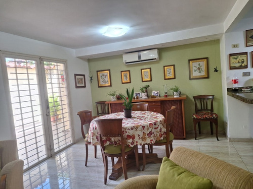 Vendo Townhouse 138 Mts. Conjunto Res. Estancia Las Margaritas Cuatro Habitaciones Y Tres Baños.