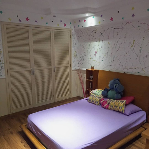 Apartamento En Res. Churún Merú Urb. La Trigaleña Alta Val