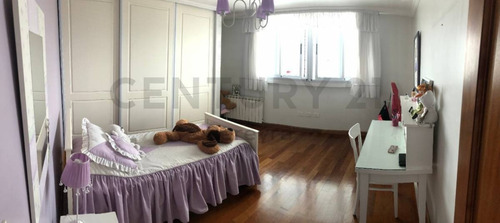 Imagen 23 de 30 de 58 Entre 12 Y 13. Penthouse 5 Dormitorios En Venta, La Plata.-