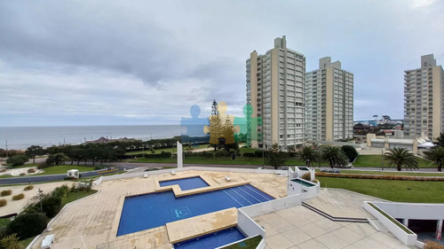 Departamento De 3 Dormitorios + Dependencia En Venta, Playa Mansa. Torre Jefferson,. - Ref : Eqp5167