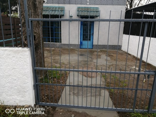 Publicado 5 De Julio De 2025- Por Lopezyhernandos Alquila Monoambiente, Baño Y Patio Con Lugar Para Coche. Centenario 1686