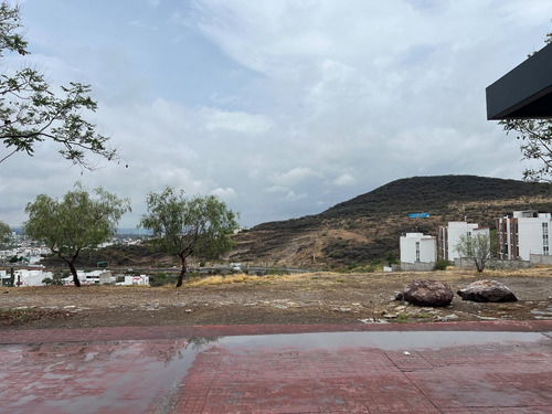 Hermoso Lote Terreno Regular Completamente Plano Propio Para Construir La Casa De Tus Sueños Dentro De Fraccionamiento Privado Real De Juriquilla.
