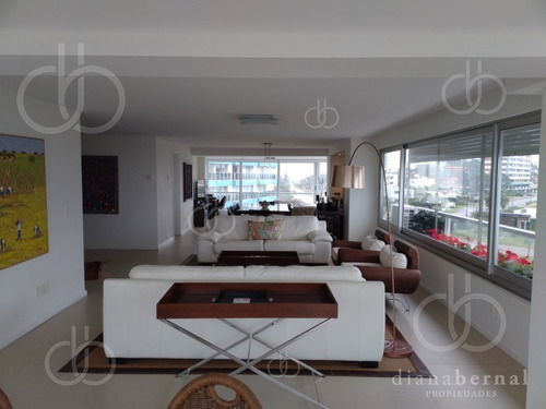 Apartamento En Primera Linea De Playa Brava Totalmente Reciclado - Ref: 54415