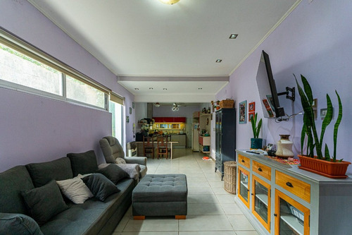 Venta Casa 2 Dormitorios, Patio Y Pileta-oliveros