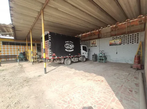 Local En Arriendo En Avenida Libertadores. Cod A25871