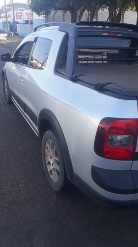 Imagem 4 de 5 de Volkswagen Saveiro 1.6 16v Cross Cab. Dupla Total Flex 2p