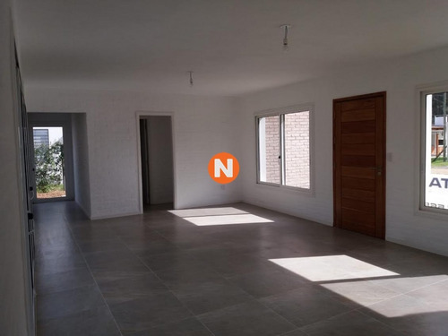 Imagen 13 de 26 de Espectacular Casa De Muy Buena Construcción En Pinares