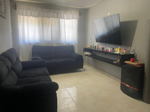 Casa En Venta En Col. Bernardo Cobos, Irapuato, Gto.