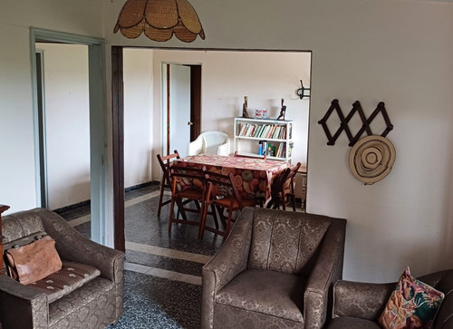 Inmobiliaria Costa Azul Vende Casa De Tres Dormitorios Y Dos Baños A 3 Cuadras De La Playa De Costa Azul