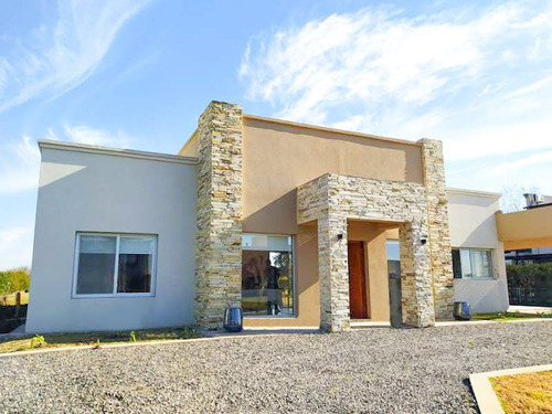 Imagen 1 de 14 de Casa En Chacras De La Reserva 3 Habitacion Con Pileta