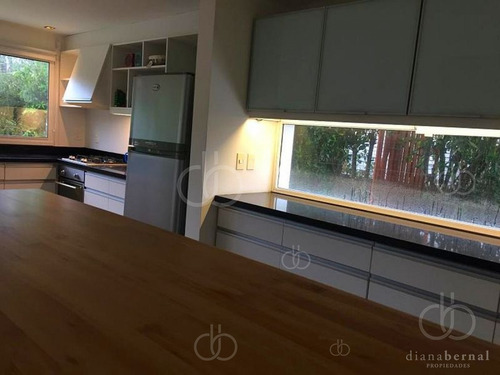 Imagen 9 de 16 de Casa De Dormitorios Y Piscina En Pinares, Punta Del Este- Ref: 54653