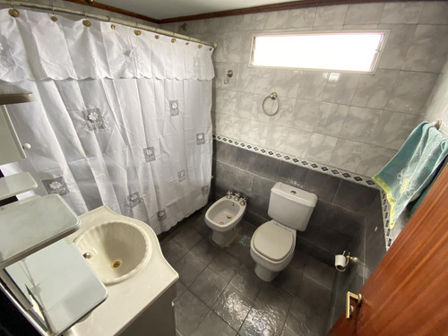 Casa 5 Ambientes Con Patio, Terraza Y Cochera - Acepta Propiedad Menor Valor