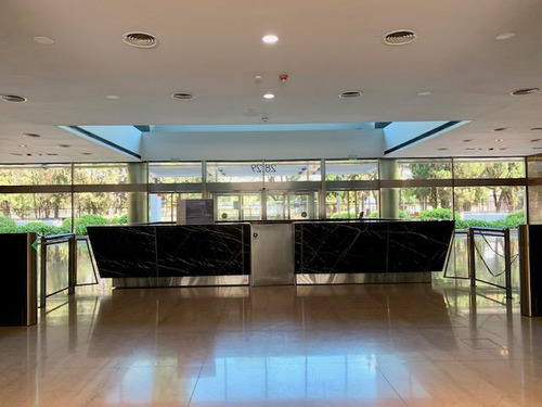 Oficina En Olivos Centro Empresarial Urbana