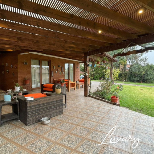 Amplia Casa En Condominio, Venta, La Reina.