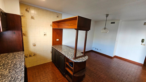 En Venta Chalet De 4 Ambientes Con Dependencia . Barrio San Carlos.