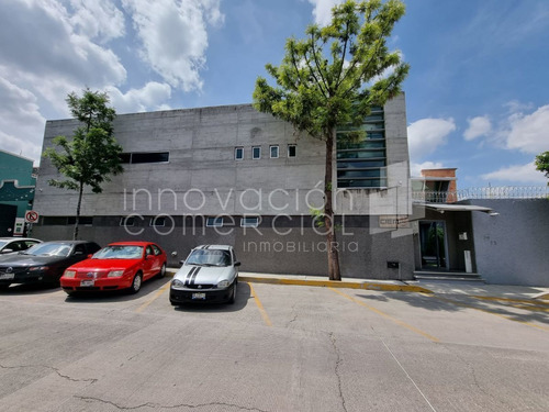 Edificio De Oficinas En Venta En Lomas De Querétaro, Con Recepción Y Sala De Jun