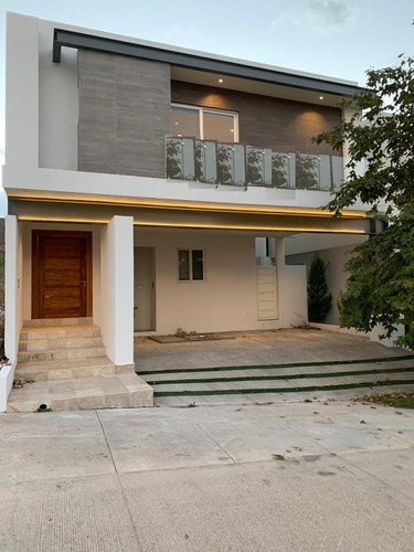 Casa En Venta En Monterra, San Luis Potosí, S.l.p.