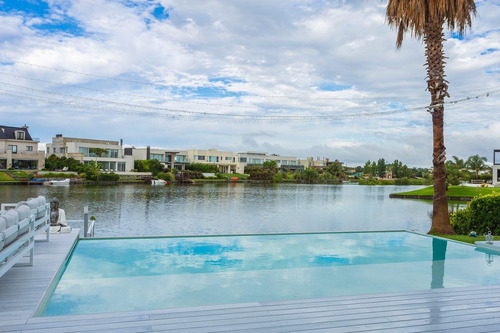Venta Casa A La Laguna Nuevo Quilmes Piscina