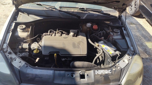 Imagem 6 de 8 de Renault Clio 2008 1.0 16v Authentique Hi-flex 3p