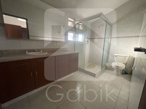 Casa En Venta En Cerrada Junto A Univ Anahuac Norte
