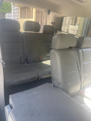 Camioneta De 8 Cil, Automática, Asientos En Piel Gris