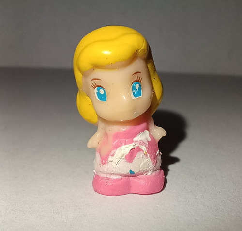 Mini Figura Squinkies Cenicienta Vestido Desgarrado (Usado)