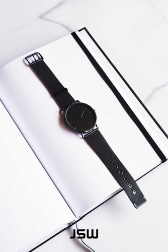 Reloj Negro Metálico, Minimalista Clásico.