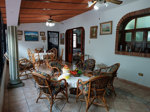 Imagen 12 de 26 de Fernando Guerrero Vende Casa De Dos Plantas En El Trigal Norte
