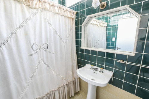 Departamento De Escalera En Venta De 4 Dormitorios En Barrio Martin - Centro