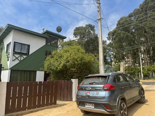 Casa En Arriendo De 4 Dorm. 3 Baños Y Estac. En Algarrobo