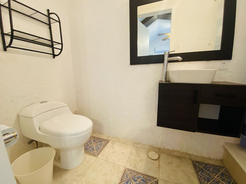 Asa Sola En Pedregal De Las Fuentes, Jiutepec, Morelos Caen-1089-cs