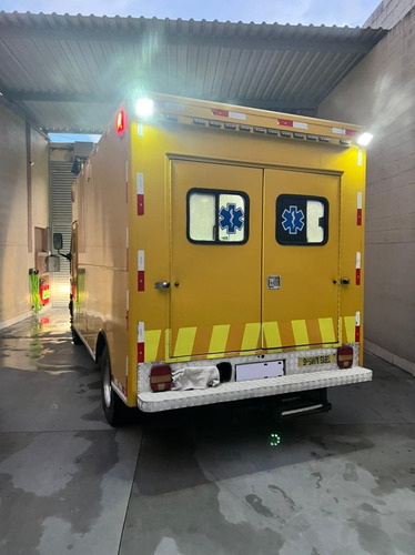 Imagem 10 de 15 de Ford/cargo 815 E 2007 Bau Ambulância - Motor Home Food Truck