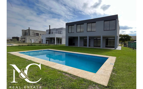 Casa En Venta En Puertos Del Lago Vistas