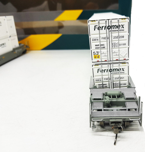 Ferromex Husky-stack Well Car 53', 2 Rapido Y Contenedores