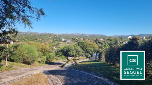 Casa En Venta De 4 Dormitorios + Escritorio Con Tremenda Vista Country 4 Hojas