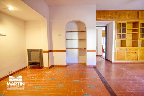 Casa Ph En Venta En Olivos 3 Ambientes, Con Cochera, Jardín Y Galpón. 170 M2 Cub.