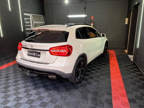 Mercedes-Benz Classe GLA 1.6 Vision Turbo Flex 5p